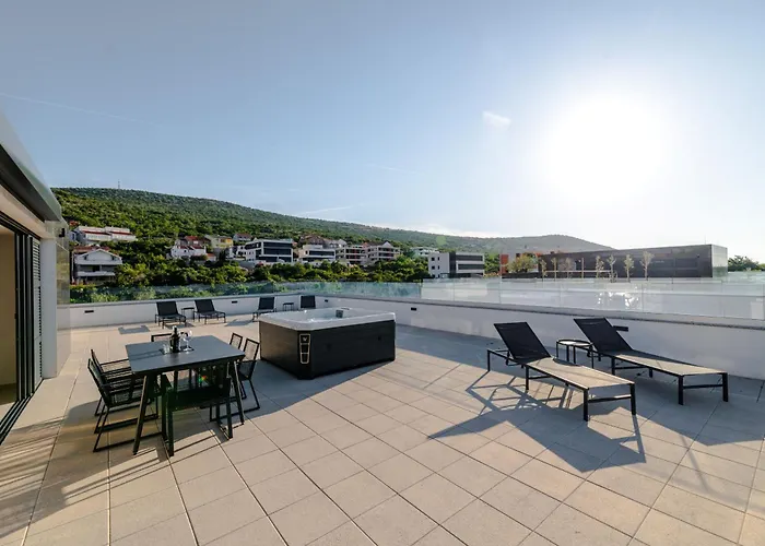 Luxury Beachfront Penthouse With Whirlpool And Spacious Rooftop Terrace,