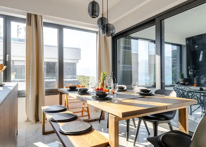 Διαμέρισμα Luxury Beachfront Penthouse With Whirlpool And Spacious Rooftop Terrace, *