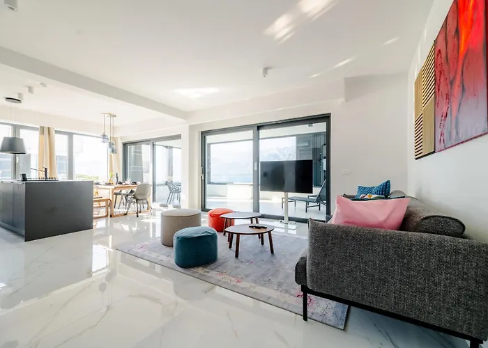 Luxury Beachfront Penthouse With Whirlpool And Spacious Rooftop Terrace, Διαμέρισμα Vinjerac
