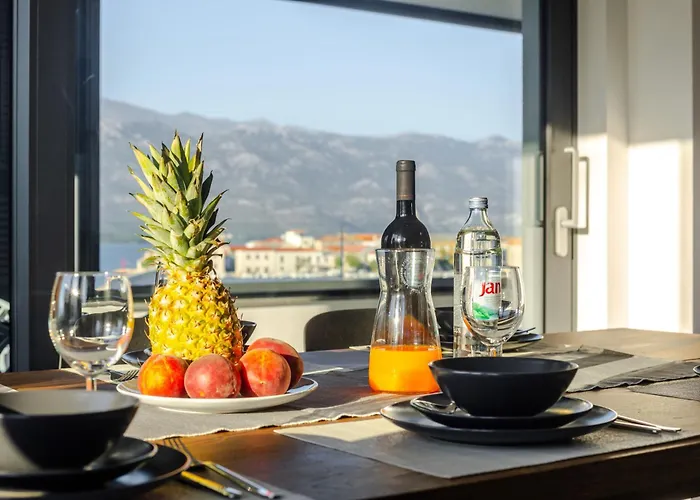 Luxury Beachfront Penthouse With Whirlpool And Spacious Rooftop Terrace, Vinjerac
